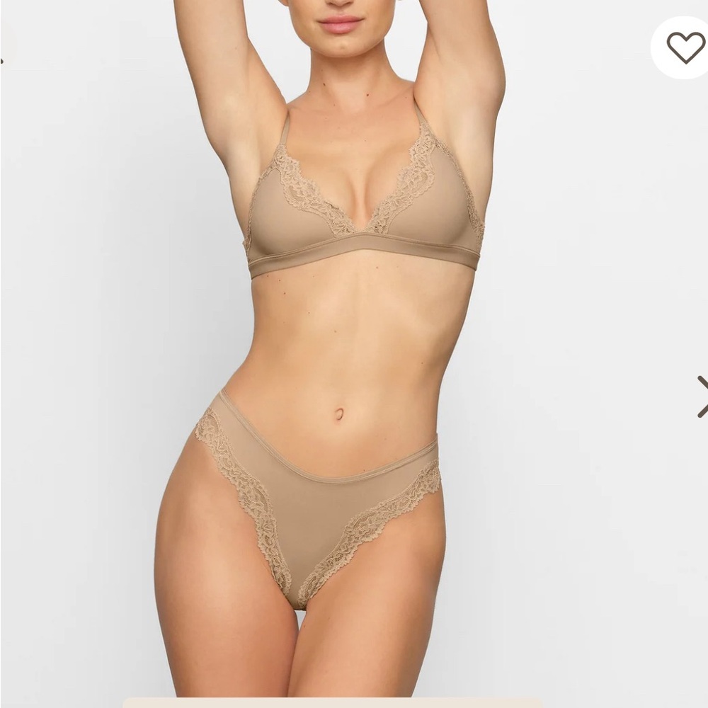 Skims fits everybody lace dipped thong